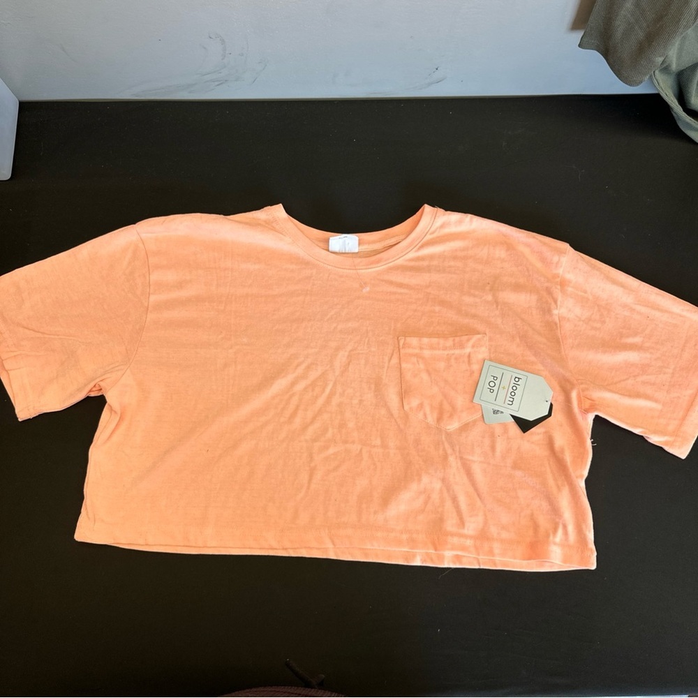 Bloom Pop Peach Cropped T-Shirt.        <<<<52>>>>